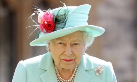 Le petit-déjeuner viral des années 90 de la reine Elizabeth est de retour – 30 ans après