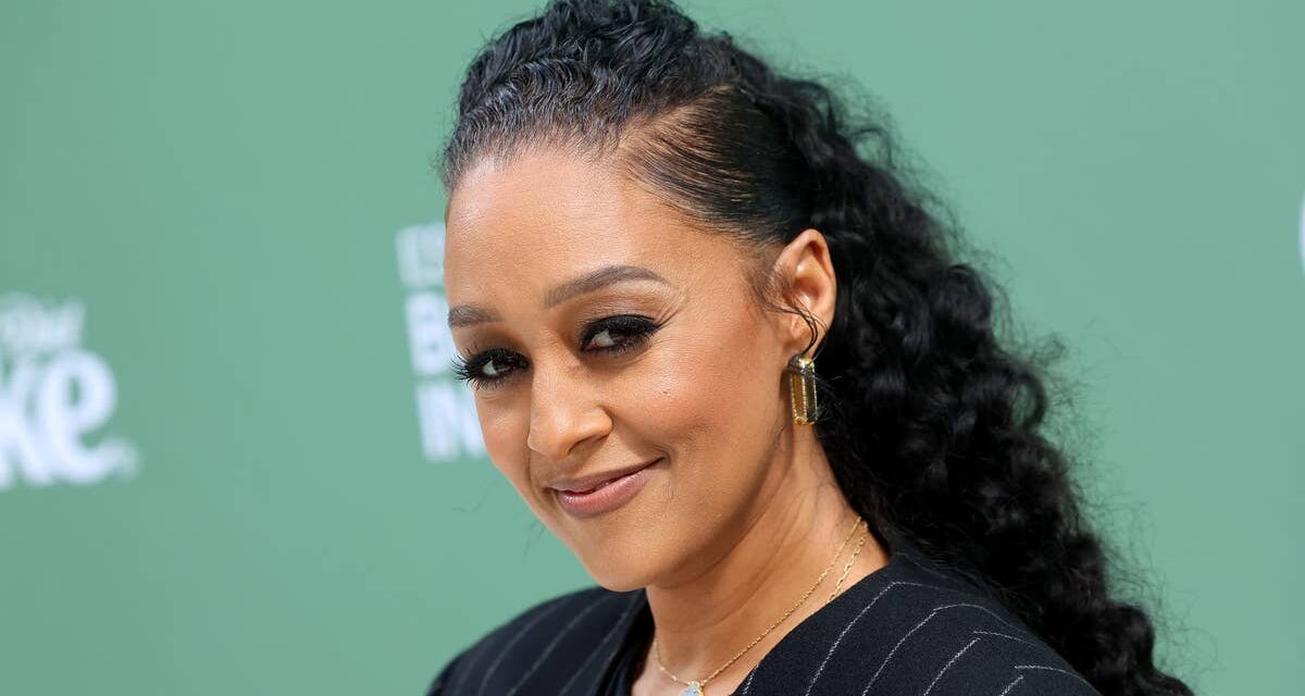 Tia Mowry impressionne avec son look lingerie moulant lors d&rsquo;une soirée