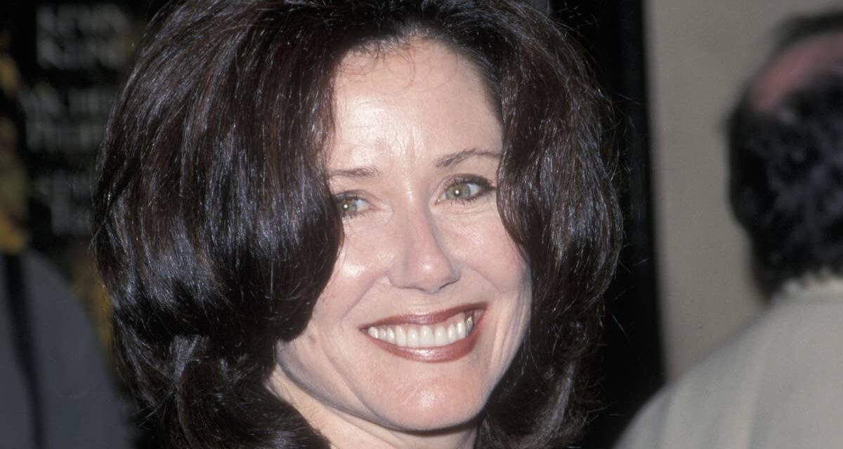 Rencontrez les deux enfants de la star des années 90 Mary McDonnell avec son célèbre ex, dont sa fille actrice qui jouait dans Major Crimes