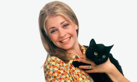 Sabrina, la sorcière adolescente, explique comment elle a perdu 18 livres de poids en périménopause