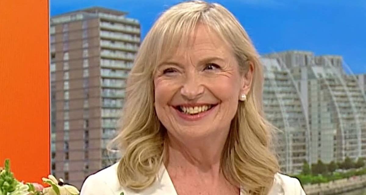 Carol Kirkwood surprise par son mari Steve alors qu&rsquo;elle retient ses larmes lors du dernier segment du petit-déjeuner de la BBC