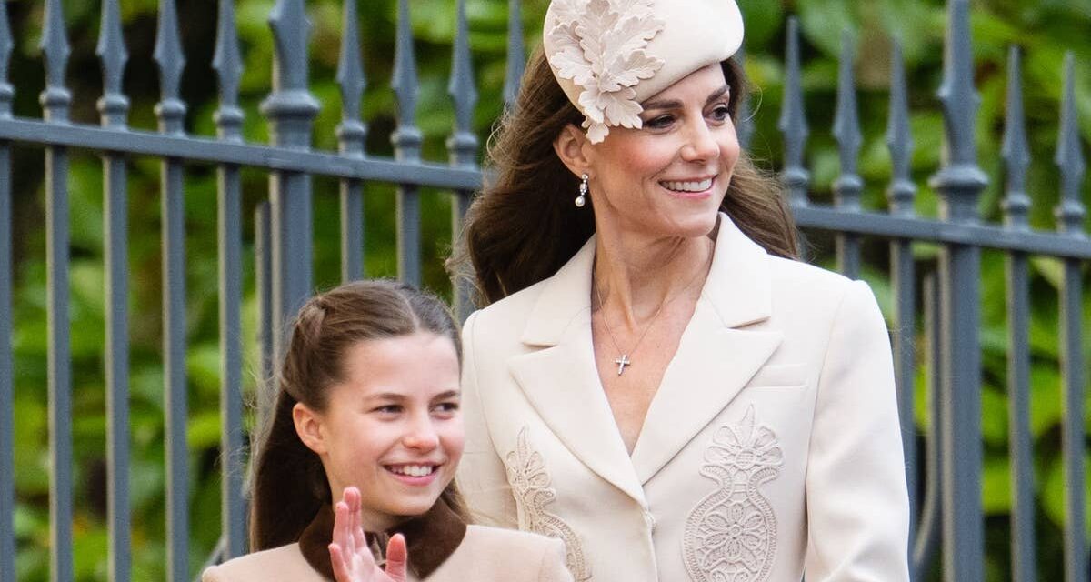 Kate Middleton et la princesse Charlotte surprises en train de se tenir la main lors d&rsquo;une rare démonstration publique d&rsquo;affection