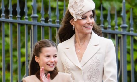 Kate Middleton et la princesse Charlotte surprises en train de se tenir la main lors d&rsquo;une rare démonstration publique d&rsquo;affection