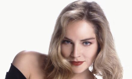 Sharon Stone nomme son choix surprenant pour celui qui embrasse le mieux à Hollywood – et ce n&rsquo;est pas celui que vous pensez