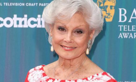Angela Rippon, 81 ans, partage les détails des agressions terrifiantes qui lui ont valu « un coup de pied à la tête »