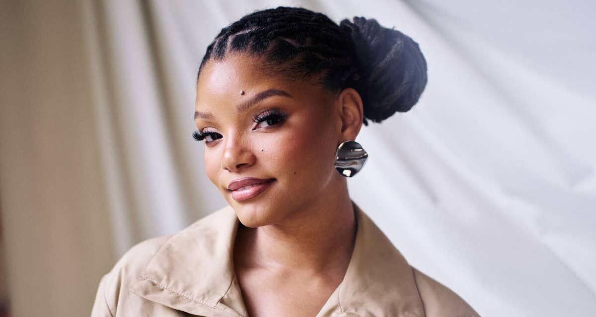Halle Bailey sur le sentiment de « protégée » en tant que mère qui travaille – EXCLUSIF