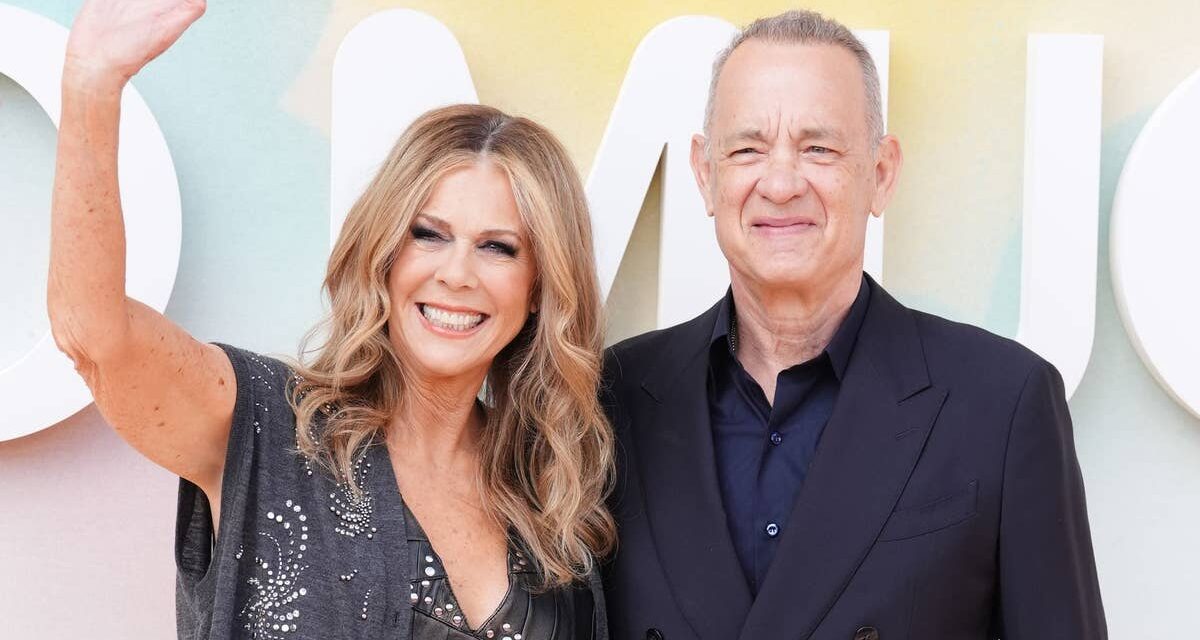 Tom Hanks a l&rsquo;air insouciant pendant ses vacances avec sa femme et ses amis célèbres
