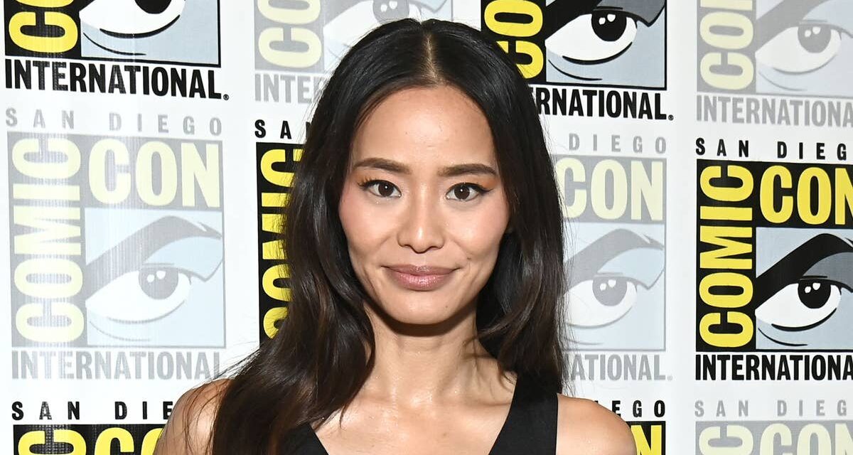 Jamie Chung affiche une silhouette tonique en bikini pour une photo de plage avec son mari Bryan Greenberg
