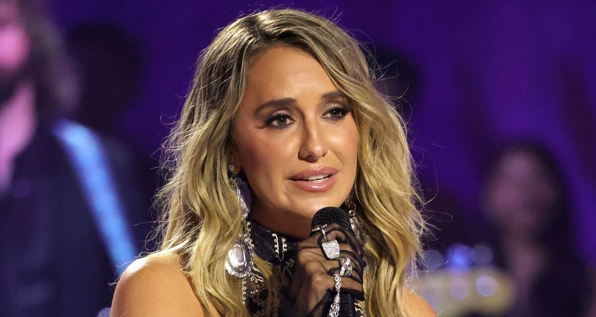 Les mots encourageants de Lainey Wilson après que « plusieurs pannes » l’ont laissée « en spirale »