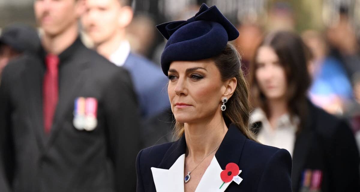 Kate Middleton a l&rsquo;air sombre alors qu&rsquo;elle fait une apparition solo à l&rsquo;Anzac Day à Londres – mises à jour en direct