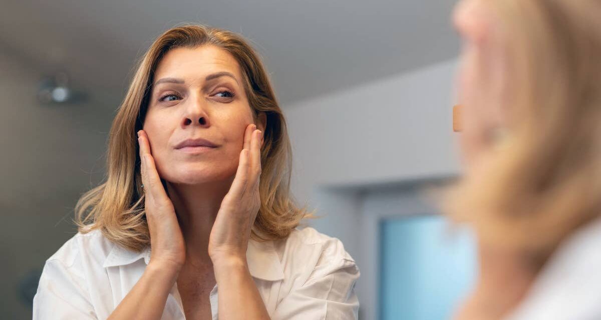 Pourquoi votre visage commence à s&rsquo;affaisser – et les moyens approuvés par les experts pour éviter les bajoues