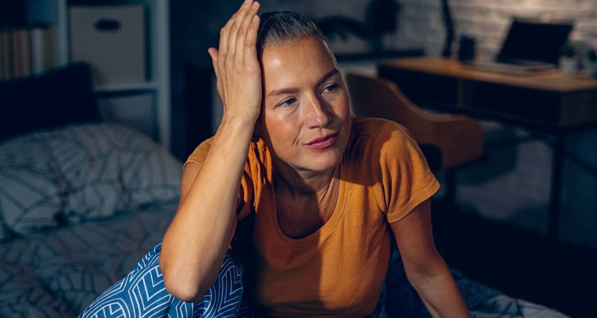 Pourquoi la périménopause vous fait vous réveiller entre 2h et 4h du matin – et des moyens pratiques pour l&rsquo;arrêter