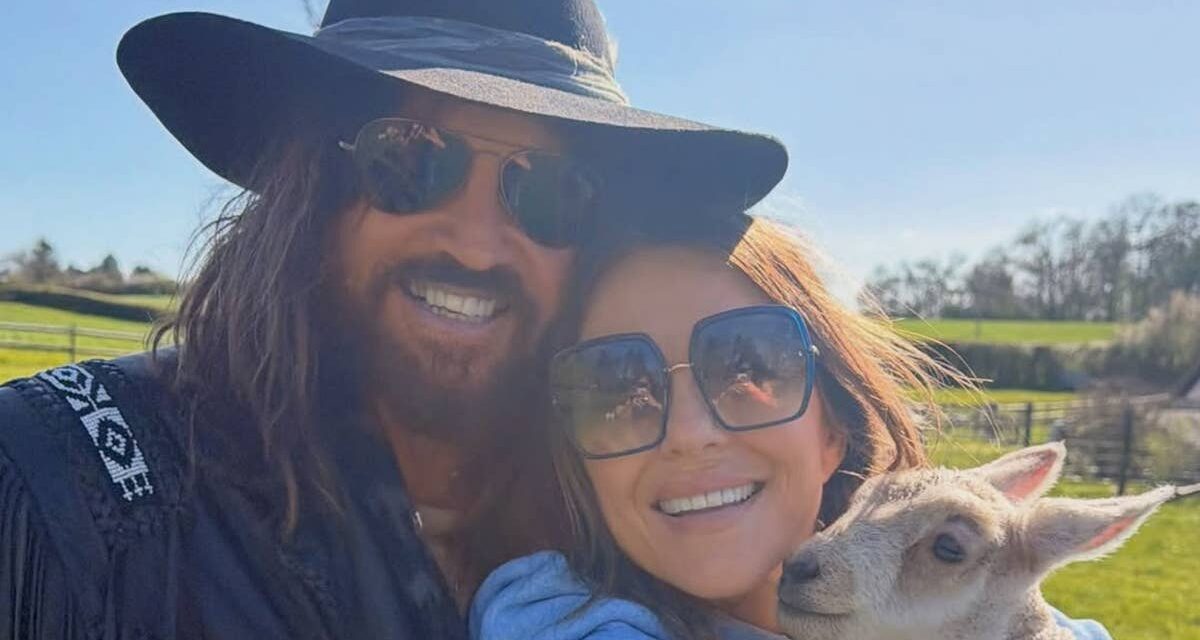 Elizabeth Hurley et Billy Ray Cyrus envoient un message clair au monde à l&rsquo;occasion d&rsquo;un anniversaire spécial