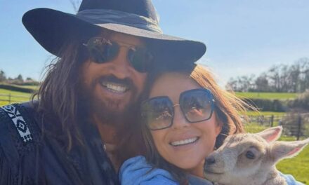 Elizabeth Hurley et Billy Ray Cyrus envoient un message clair au monde à l&rsquo;occasion d&rsquo;un anniversaire spécial