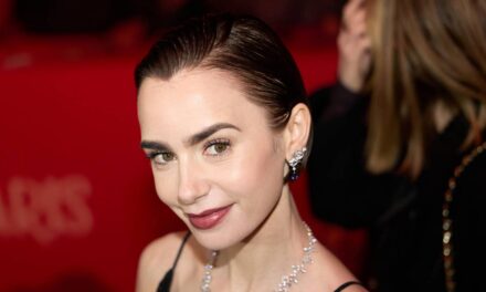 Lily Collins fait un commentaire rare sur son père Phil Collins, 75 ans, alors qu&rsquo;il dévoile un nouveau projet – exclusif