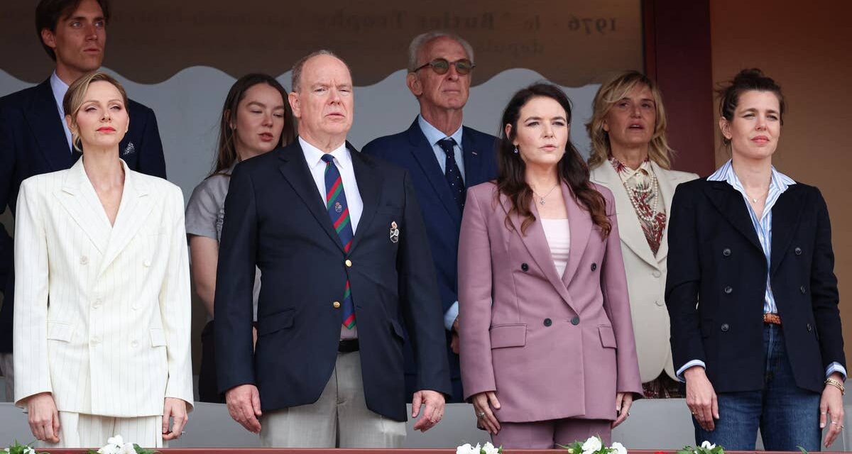 La princesse Charlène et Charlotte Casiraghi sont jumelles dans une apparence glamour à Monte-Carlo