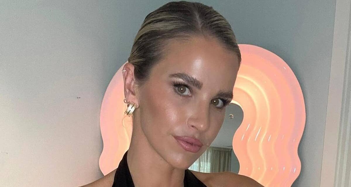 Vogue Williams a l&rsquo;air incroyable à 40 ans alors qu&rsquo;elle porte à nouveau un bikini « Je suis une célébrité »
