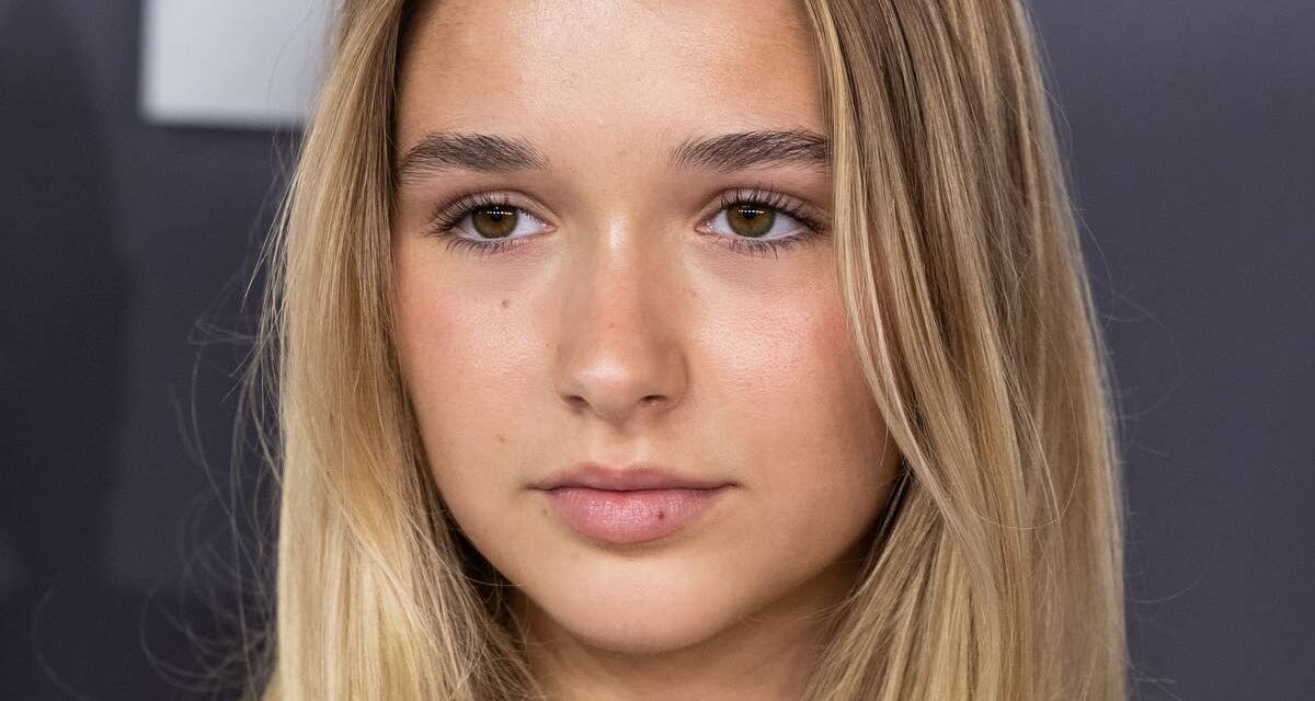 Les cheveux blonds caractéristiques de Harper Beckham viennent de subir une transformation volumineuse