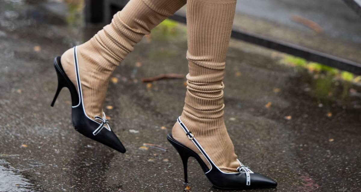 Les chaussettes à talons sont le combo printanier ultime – voici comment les coiffer