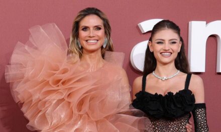 La fille de Heidi Klum montre son physique de mannequin en micro bikini