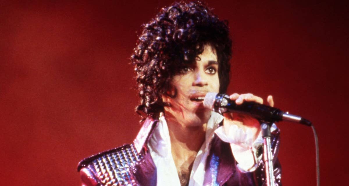 Quelle était la valeur nette de Prince au moment de sa mort ? Revisiter sa fortune 10 ans plus tard