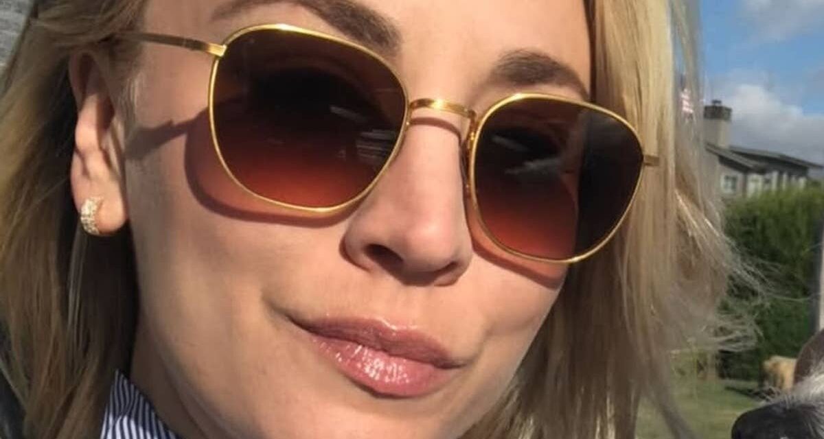 Les fans de Kaley Cuoco se précipitent aux côtés de la star de Big Bang alors qu&rsquo;elle perd un membre de sa famille dans une double tragédie