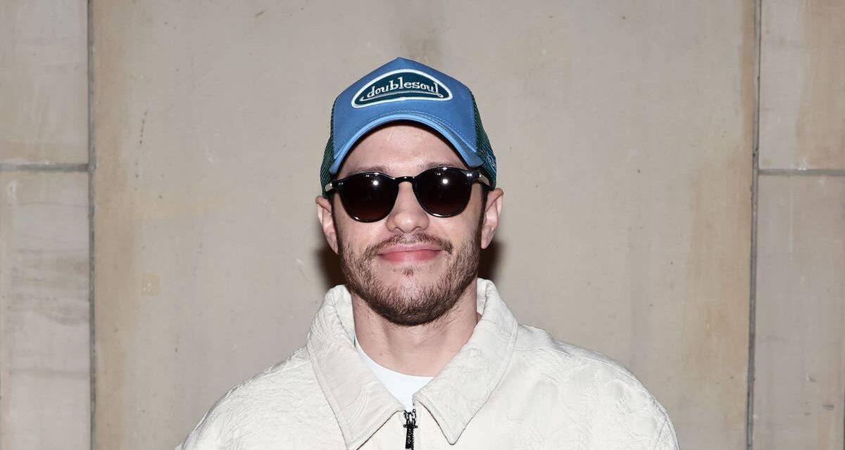 Pete Davidson devient gaga pour sa petite fille alors qu&rsquo;il montre son côté doux en achetant des vêtements pour bébé