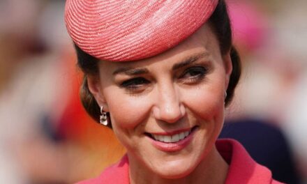 Le « bord vibrant » de Kate Middleton avec une robe Garden Party d&rsquo;une couleur qu&rsquo;elle ne porte jamais