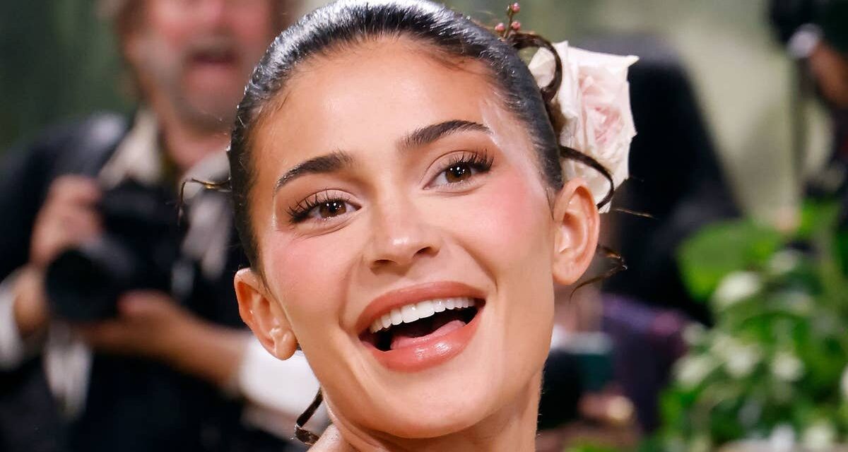 Kylie Jenner rend ses fans fous alors qu&rsquo;elle pose nue sur des photos audacieuses