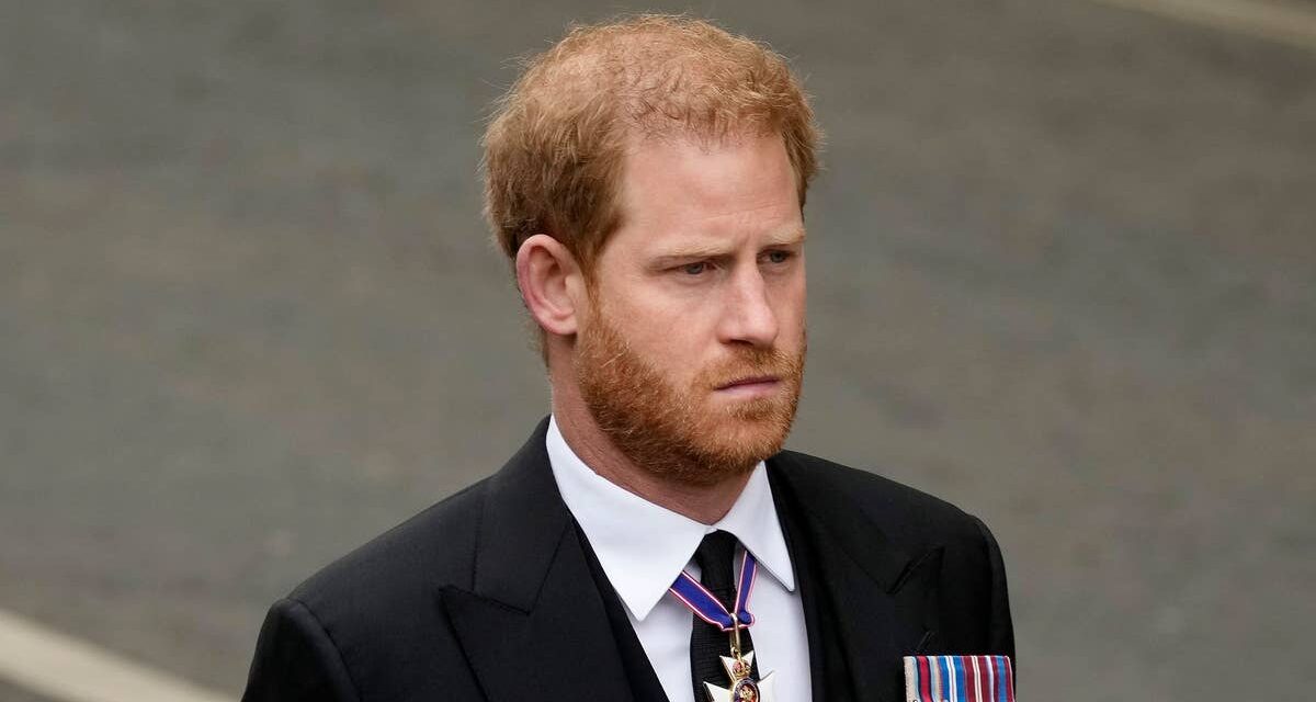Le prince Harry rend hommage à la reine en privé alors que la famille royale célèbre son 100e anniversaire sans lui
