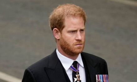 Le prince Harry rend hommage à la reine en privé alors que la famille royale célèbre son 100e anniversaire sans lui