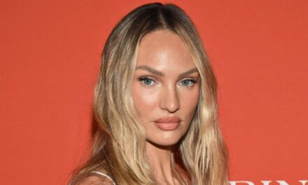 Candice Swanepoel affiche des jambes interminables dans un petit bikini à cordes