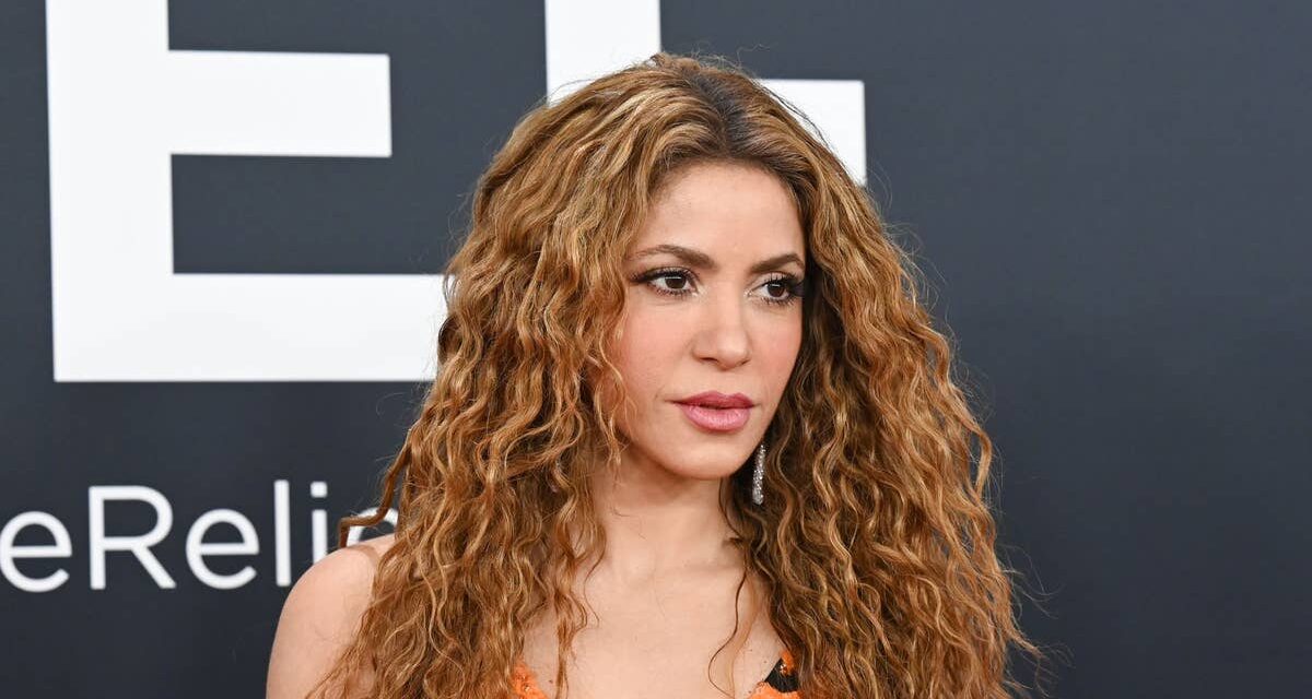 Le concert gratuit très attendu de Shakira rencontre un problème dévastateur alors qu&rsquo;un membre de l&rsquo;équipage souffre d&rsquo;une mort écrasante