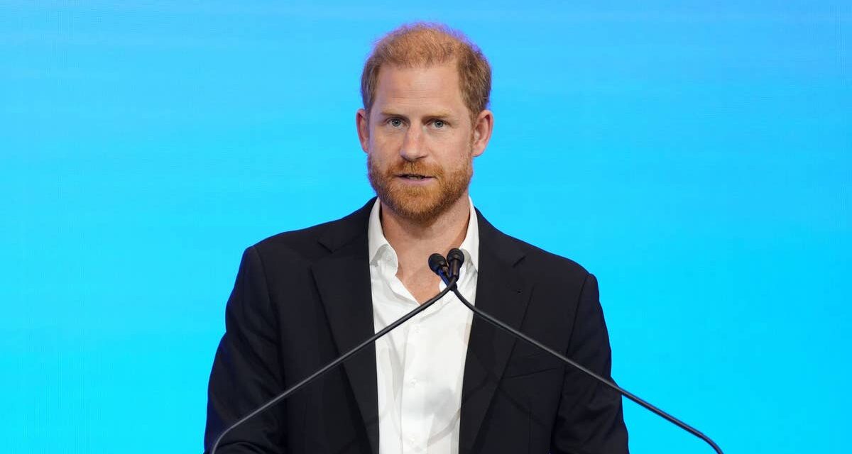 Le prince Harry admet s&rsquo;être senti « perdu, trahi » et « complètement impuissant » lors d&rsquo;un discours émouvant
