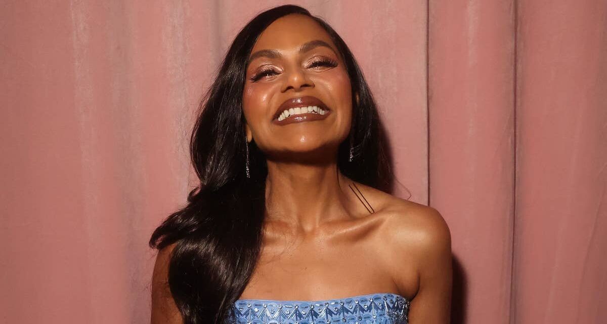 Mindy Kaling semble plus mince que jamais dans une robe qui fait tourner les têtes pour une nouvelle apparence époustouflante