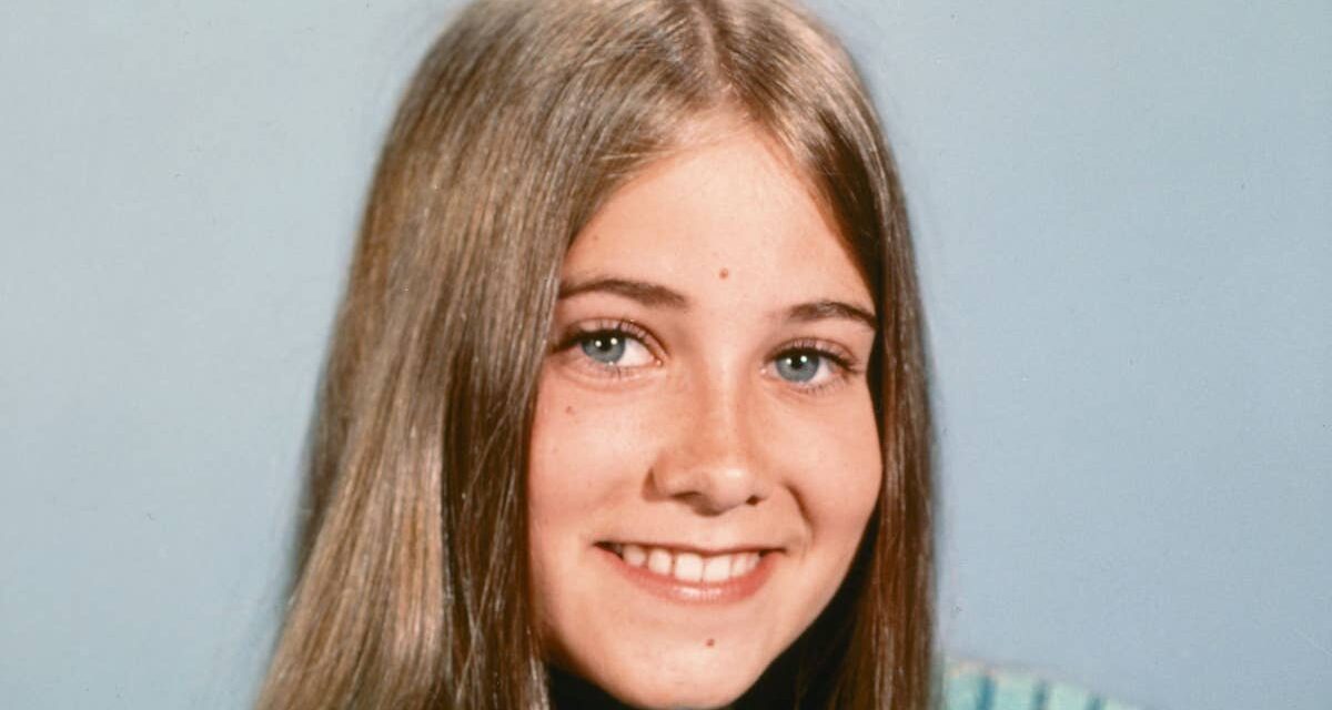 La star de Brady Bunch rend les fans fous lors de retrouvailles ultimes