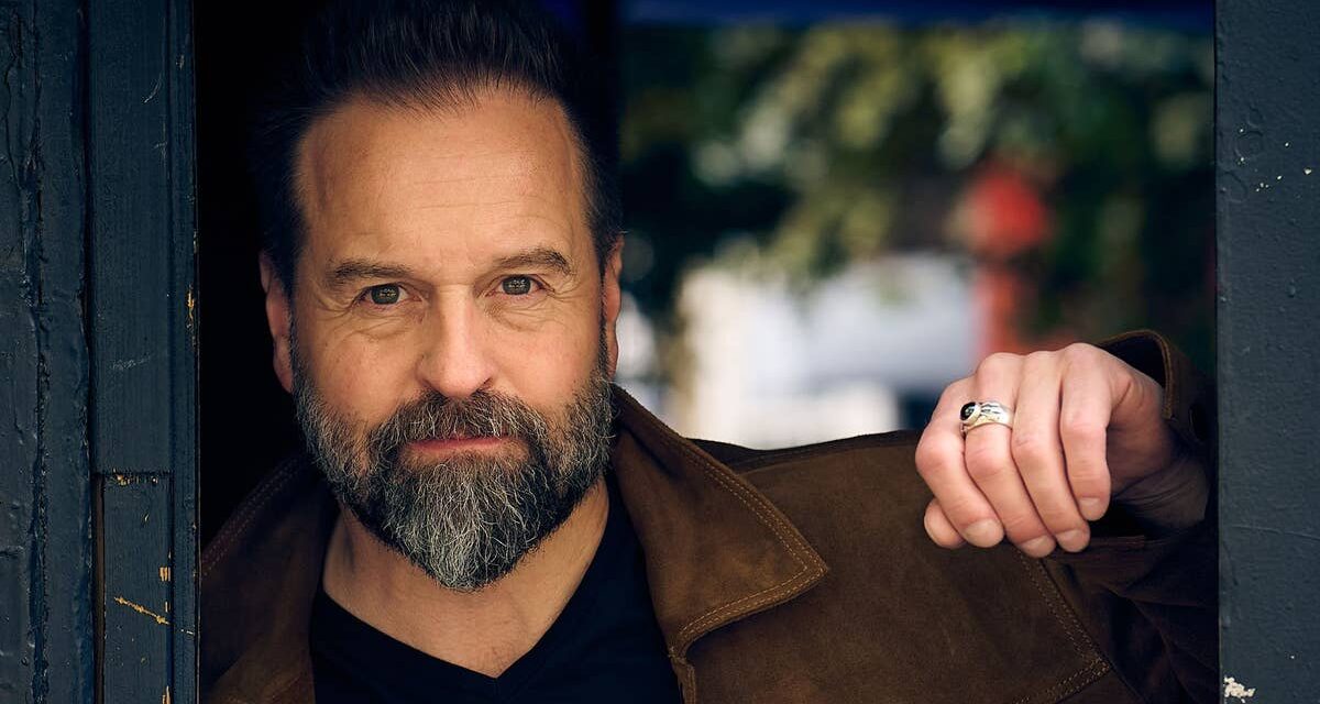 Alfie Boe surprend la « vieille fraternité » à laquelle lui et le roi Charles appartiennent : « Il n&rsquo;y a pas de poignée de main secrète » – exclusif