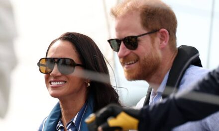 Le prince Harry et Meghan Markle manquent de peu un membre de la famille royale après leur arrivée inattendue à Sydney