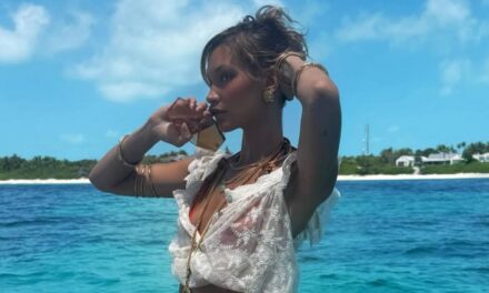 Bella Hadid montre des abdos meurtriers en bikini brûlant