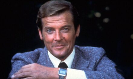 Rencontrez les 3 enfants de Roger Moore avec sa célèbre épouse – dont son fils qui était sa co-star