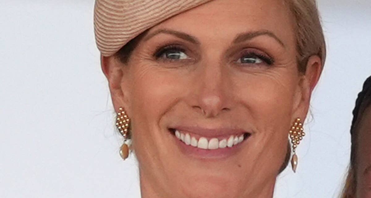 Zara Tindall élève son costume cintré « sorbet pêche » avec des talons dorés de 500 £