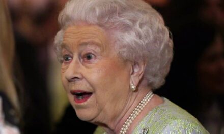 La période « oubliée » où la reine Elizabeth II a failli passer la nuit dans un pub