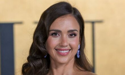 Jessica Alba envoie les fans dans une frénésie avec un post de bikini audacieux lors d&rsquo;une escapade printanière ensoleillée