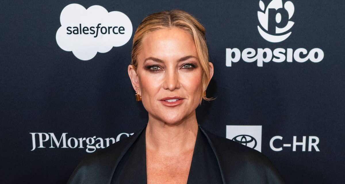 Ryder, le beau fils de Kate Hudson, la domine dans une rare apparition sur le tapis rouge