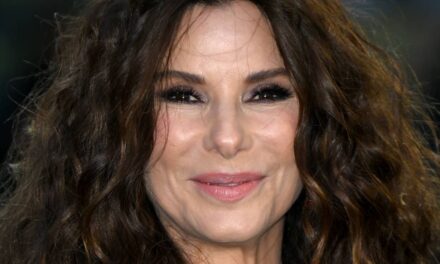 Sandra Bullock suscite une énorme réaction avec ses débuts inattendus sur Instagram alors que les abonnés montent en flèche