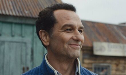 Les téléspectateurs ne peuvent pas en avoir assez du nouveau drame « fantastique » de Matthew Rhys, Widow&rsquo;s Bay