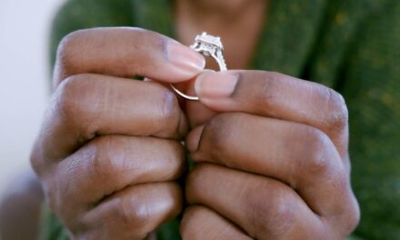 Divorcée deux fois et sortie en couple dans la cinquantaine : la fondatrice à l&rsquo;amiable Kate Daly explique ce que l&rsquo;on ressent vraiment lorsque sa vie se divise en deux