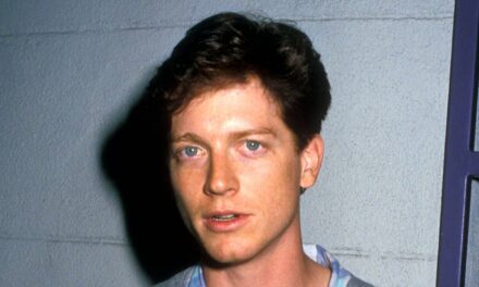 La star des années 80, Eric Stoltz, est méconnaissable alors qu&rsquo;il refait surface pour une apparition ultra-rare sur le tapis rouge