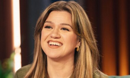 Kelly Clarkson est restée choquée en apprenant le vrai nom de LL Cool J du NCIS à l&rsquo;antenne