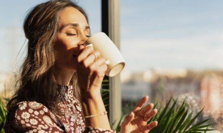 Le café aux champignons devient viral pour perdre du poids – mais est-ce vraiment efficace ?